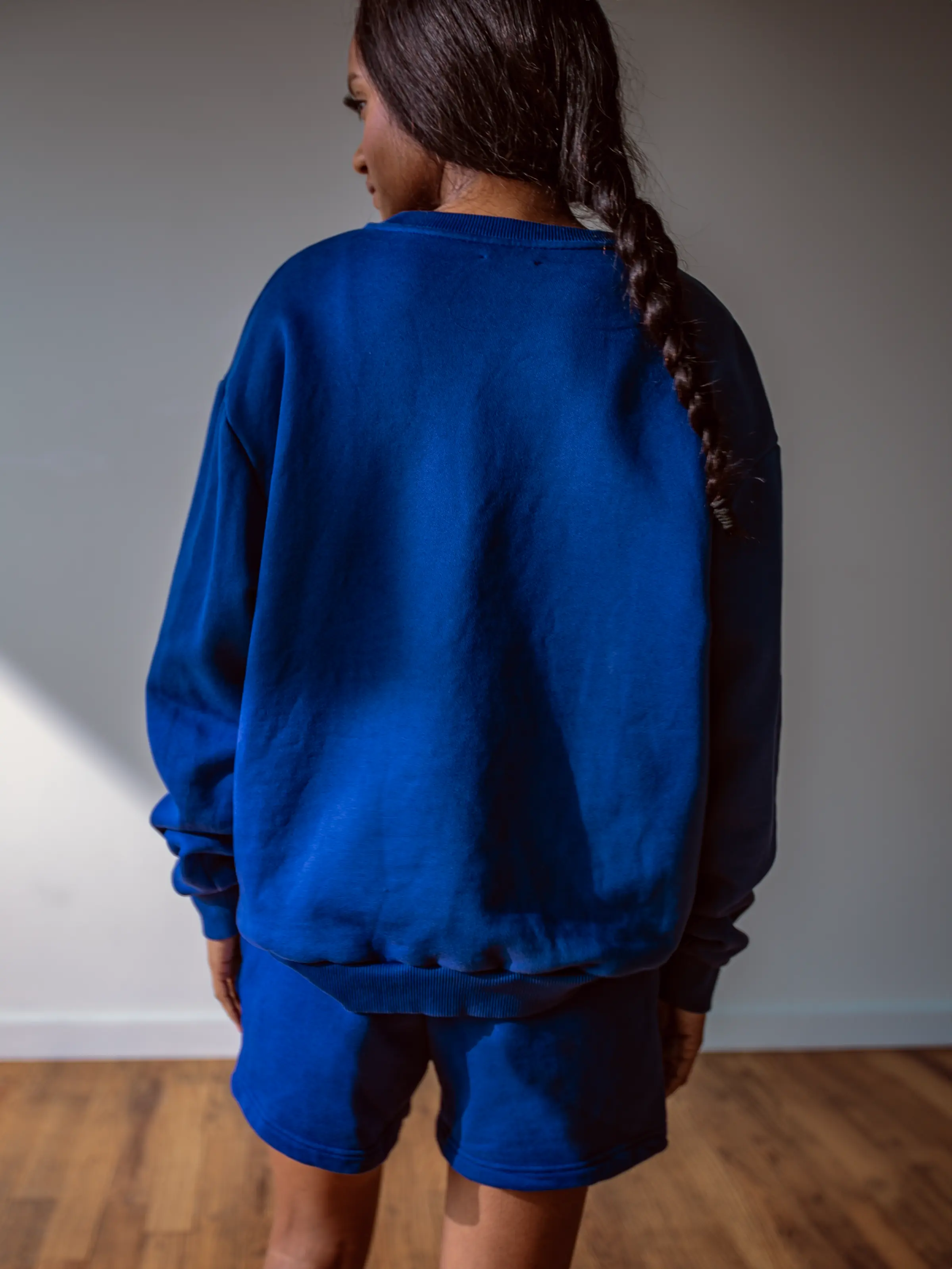 Close-up of a single green leaf against a white background.