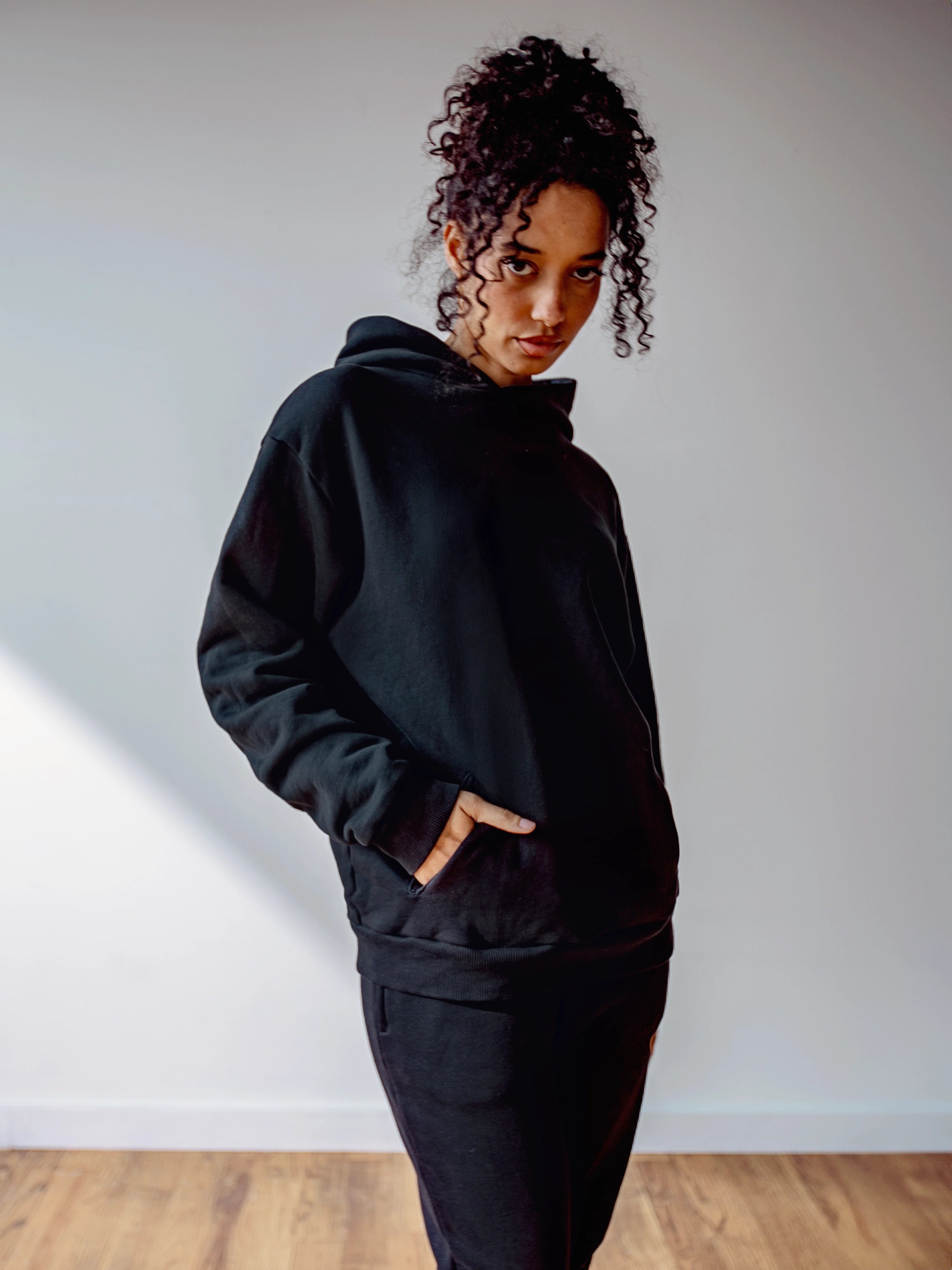 WOMEN'S OBSIDIAN HOODIE