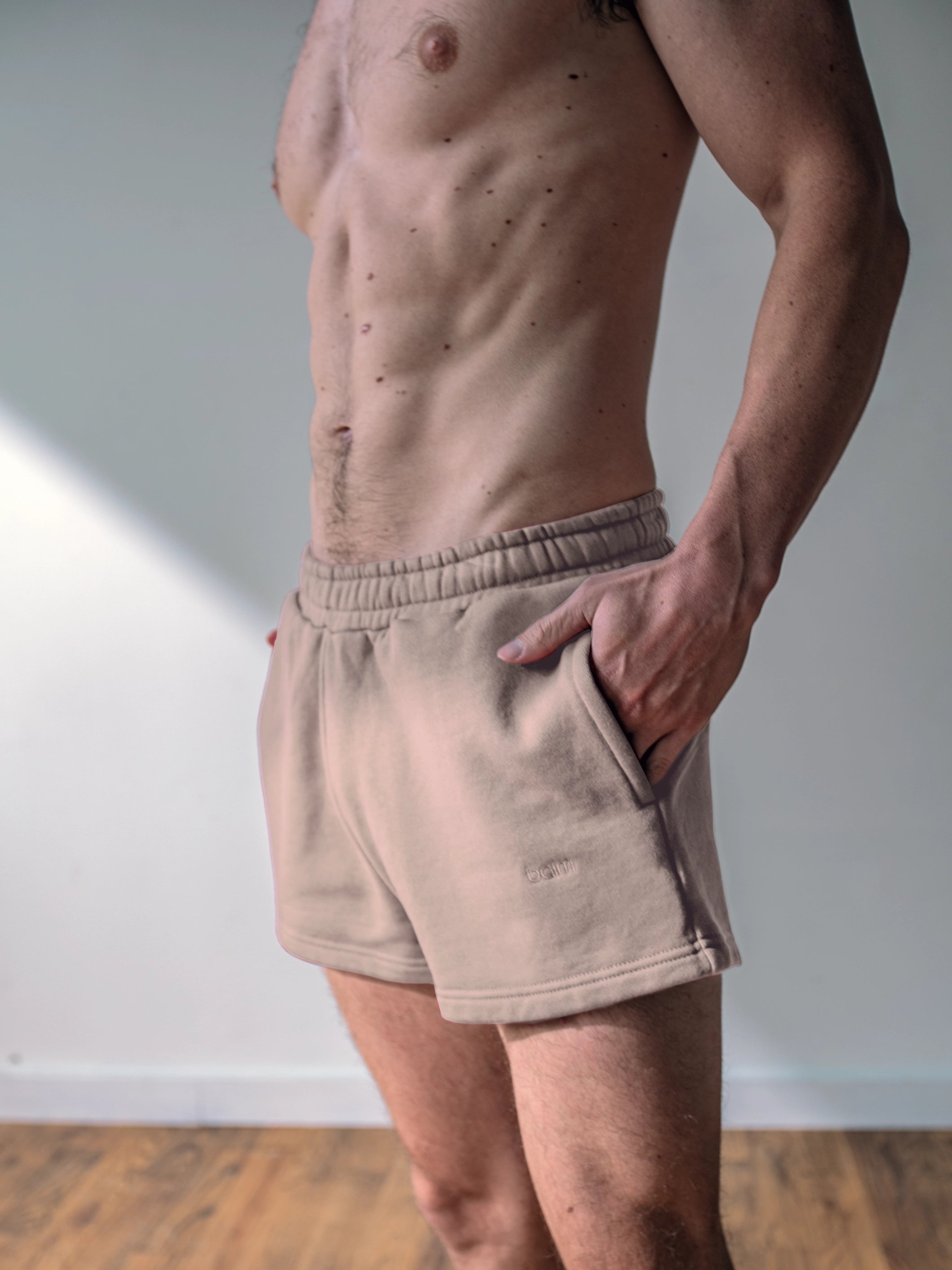MEN'S MOCHA 2" SHORTS