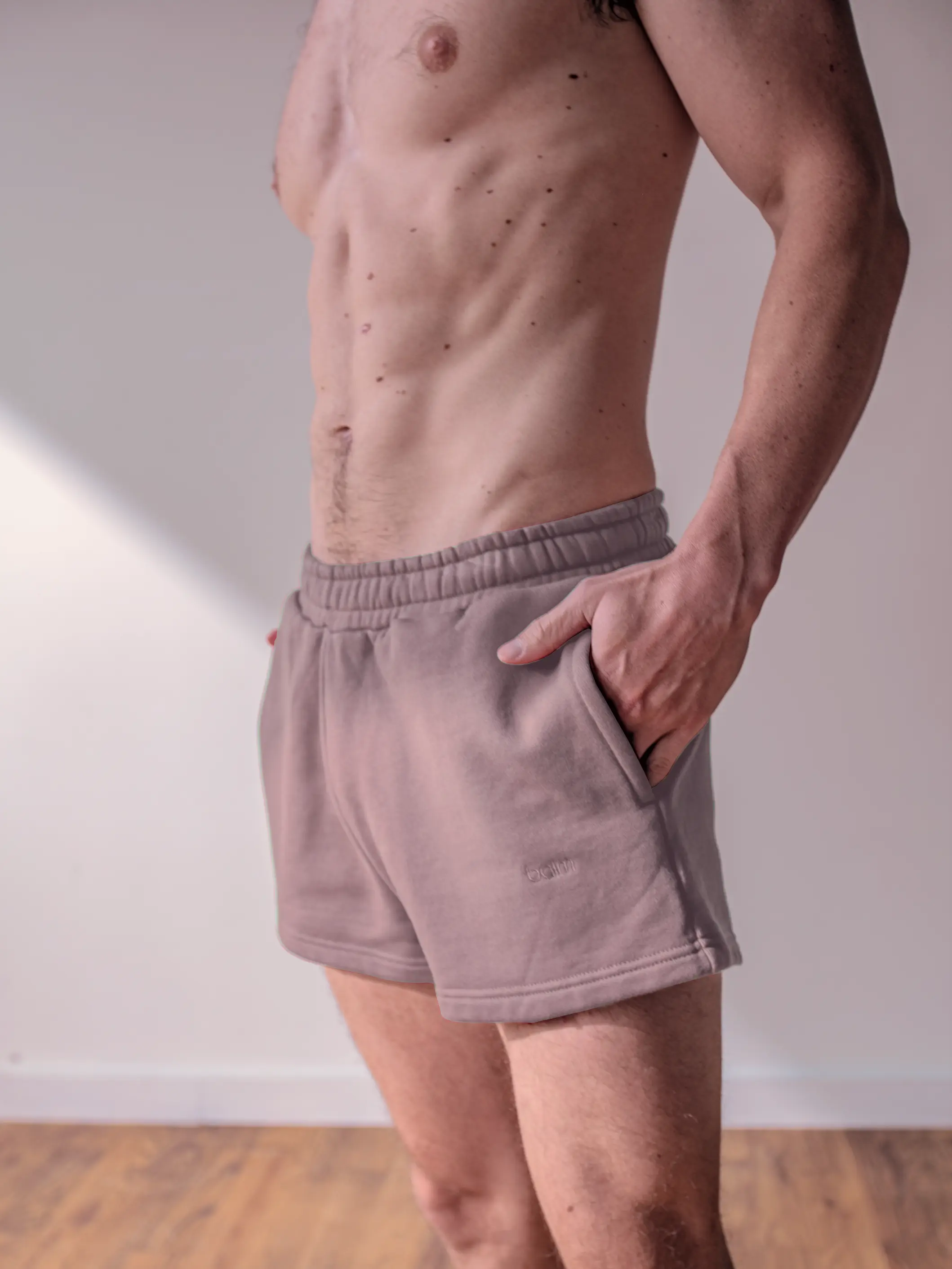 MENS MOCHA 2" SHORTS