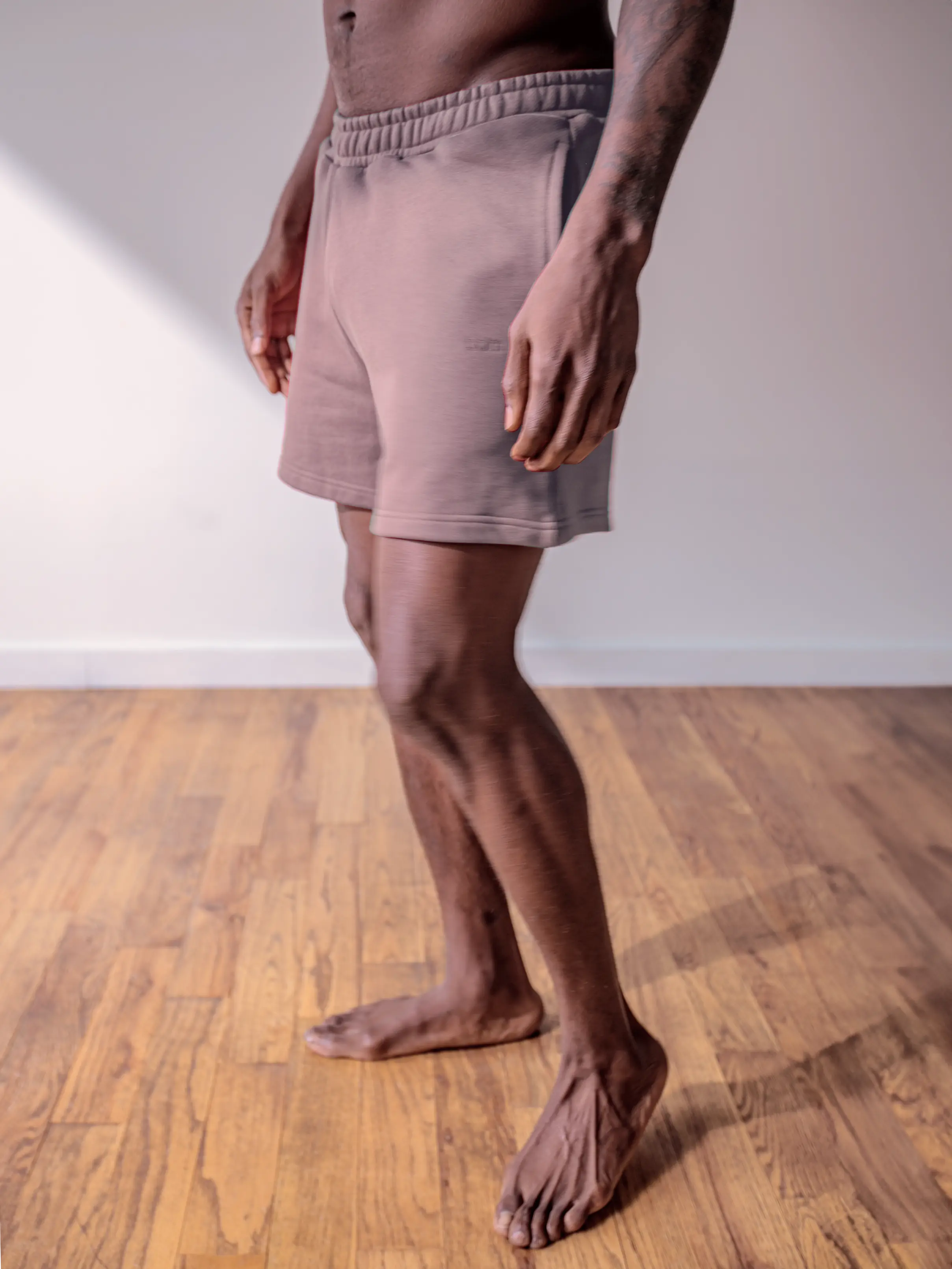 MENS MOCHA 4" SHORTS