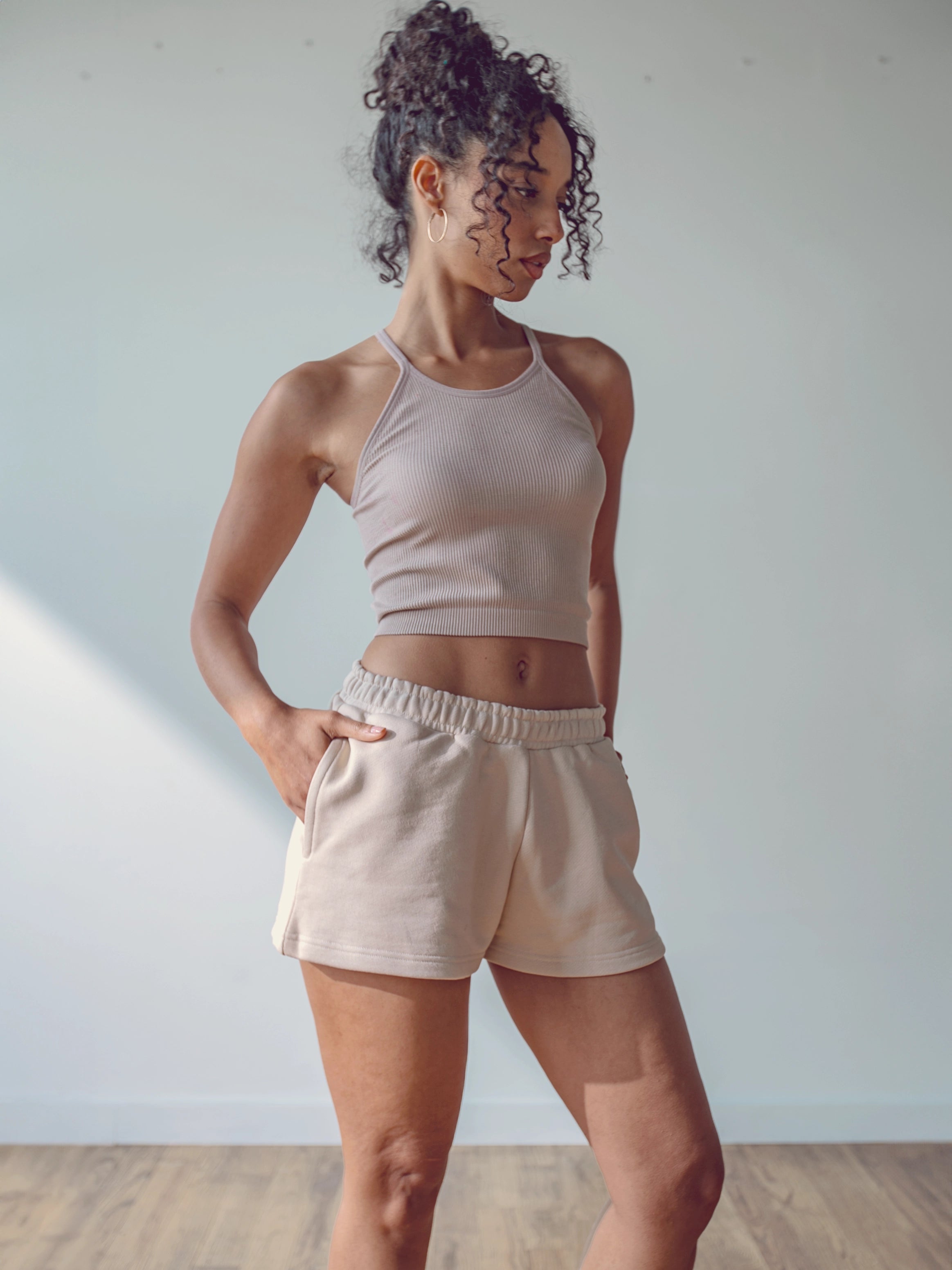 WOMEN'S SANDSTONE 2" SHORTS